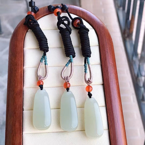Liontin Giok Hetian Jade Alami Giok bersih, halus dan hangat Ukuran 37 * 16mm Tebal 10mm Sudah termasuk pajak pengiriman.