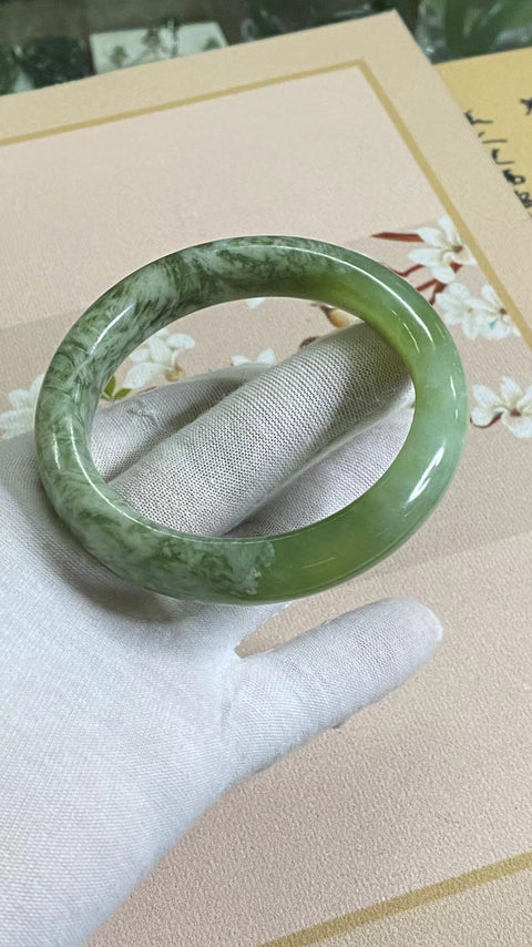 Gelang Topi Susu Cui Giok Hijau Titi Ukuran 60-62mm Ukuran 61.3mm Lebar Samping 12.7mm Giok terjadi secara alami Pola acak Termasuk ongkos kirim dan pajak