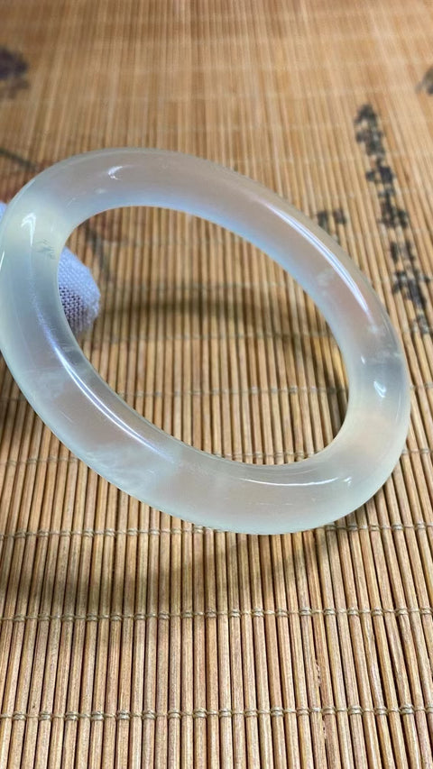 Gelang Badai Salju Bawah Es Giok Cui Giok Alami Ukuran 52-54mm Ukuran 53.1mm Lebar Sisi 9.8mm Giok semuanya muncul secara alami Pola pengiriman acak Pajak pengiriman sudah termasuk.