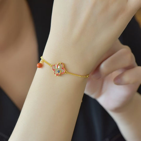 8289-2# Gelang Daun Semanggi Empat Hetian Bertatahkan Enamel Perak 925, menampilkan tekstur giok yang hangat dan lembut serta desain yang sederhana namun elegan, gratis ongkos pengiriman dan bea cukai.