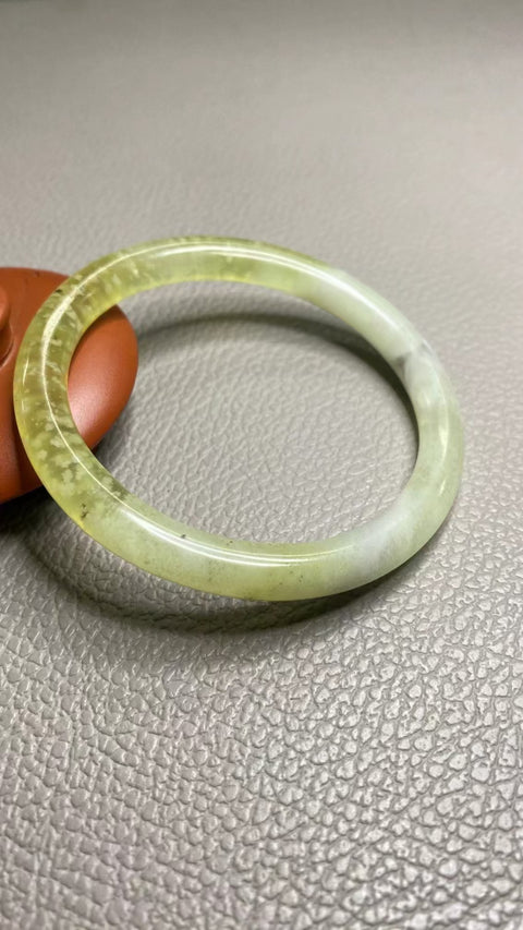 Gelang Gelang Kecantikan Bunga Emas Kuning Giok Cui Giok Alami Ukuran 57-59mm Ukuran 58.4mm Giok semuanya terjadi secara alami Pola bunga acak Termasuk ongkos kirim dan pajak