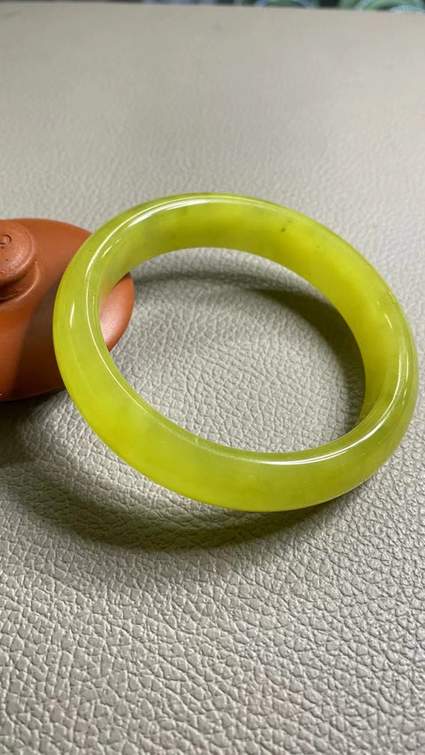 Gelang Giok Giok Emas Cui Giok Alami Ukuran 62-64mm Ukuran 63.1mm Lebar Sisi 15mm Giok semuanya terjadi secara alami Pola acak Termasuk pajak pengiriman.