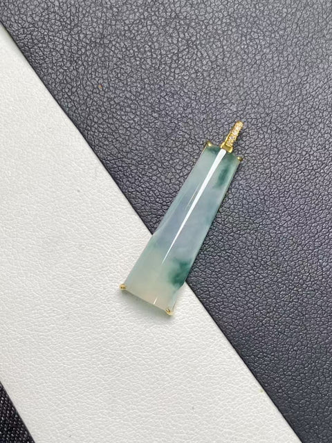 Kalung Bunga Mengambang Es Jadeite Alami 18k Pengaturan Emas Pengaturan Emas Berbagai macam air Bahan Old Pit yang bagus dengan pola yang indah Batu giok halus dan hangat Termasuk ongkos kirim dan pajak