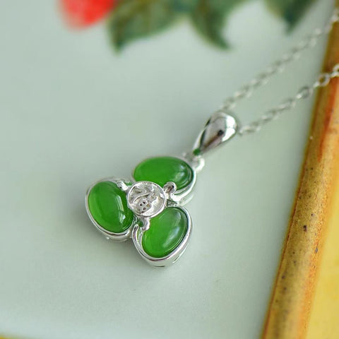 16989 Kalung Jasper Alami yang terbuat dari perak 925; Giok itu bersih, halus dan hangat. Gayanya cantik dan apik.