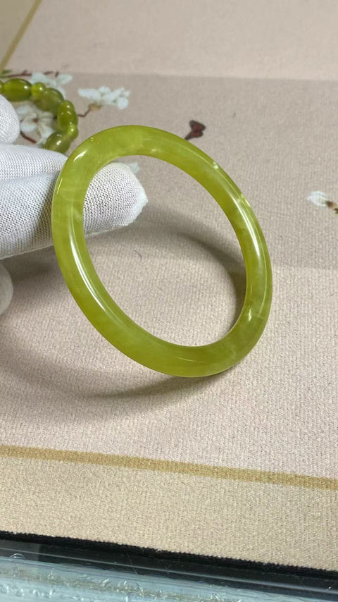 Gelang Strip Kecantikan Kuning Mentega Ayam Giok Cui Giok Halus Ukuran 57-59mm Ukuran 58.1mm Giok terjadi secara alami Pola acak Termasuk ongkos kirim dan pajak