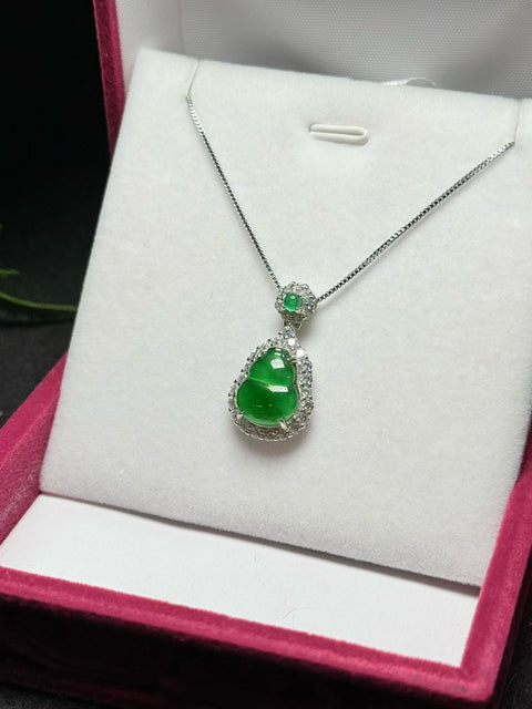 Keberuntungan dan kemakmuran dalam batu giok 🌿 Liontin perak 925 batu giok (jadeite) Grade A berbentuk labu, 10×8mm. Gratis ongkos kirim dan pajak.
