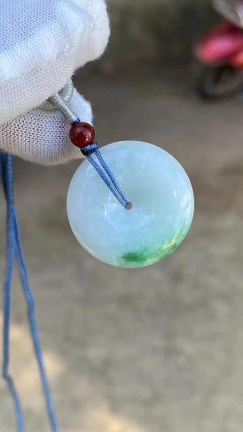Liontin Perdamaian Jadeite Alami Ukuran 25.5 * 6.0mm Jade halus dan hangat, gaya yang indah sudah termasuk pajak pengiriman.