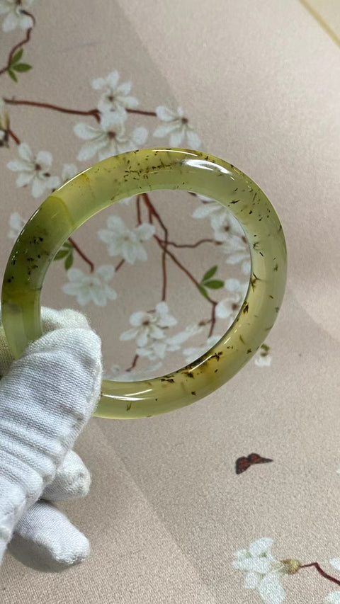 Gelang Giok Bunga Giok Cui Giok Alami Ukuran 57-59mm Ukuran 58.1mm Lebar Sisi 10.4mm Giok terjadi secara alami Pola acak Pengiriman dan pajak sudah termasuk.