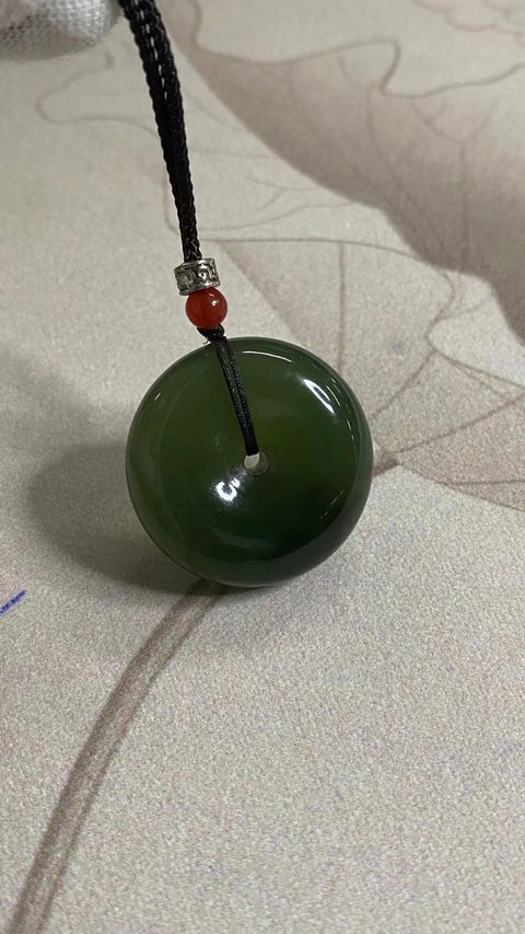 Liontin kancing perdamaian giok alami ukuran 27.5 * 10.8mm Harga terendah Batu giok baik-baik saja dan hangat, sudah termasuk pajak pengiriman.