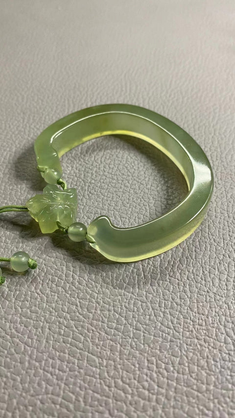 Gelang Cui Giok Zamrud Hijau Alami Ukuran 55-57mm Lebar 11mm Giok baik-baik saja dan hangat Giok terjadi secara alami Pola acak Termasuk ongkos kirim dan pajak