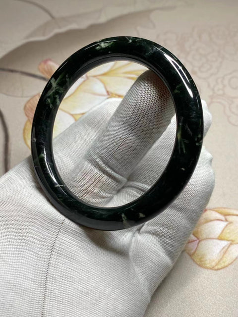 Gelang Bunga Bambu Hijau Tua Giok Cui Giok Alami Ukuran 56-58mm Ukuran 57.5mm Lebar Sisi 8.8mm Giok adalah semua yang terjadi secara alami Pola adalah acak Termasuk Pajak Pengiriman