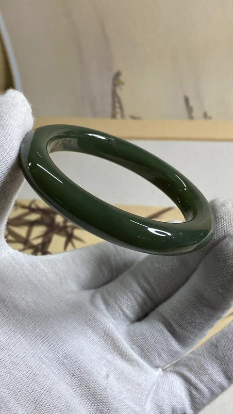 Gelang Giok Hetian Halus Ukuran 56-58mm Ukuran 57.5mm Lebar Sisi 10.6mm Giok adalah batu giok yang muncul secara alami Pola acak termasuk pajak pengiriman