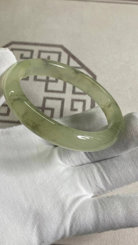 Gelang Giok Cui Alami Ukuran 61-63mm Ukuran 62.6mm Lebar Sisi 12.4mm Giok terjadi secara alami Pola acak Termasuk pajak pengiriman.