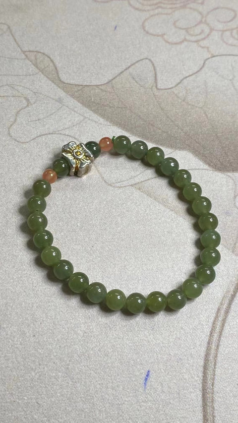Gelang Giok Hetian Alami dengan aksesoris cantik Ukuran 6.2mm Giok bersih, halus dan hangat Sudah termasuk ongkos kirim dan pajak.