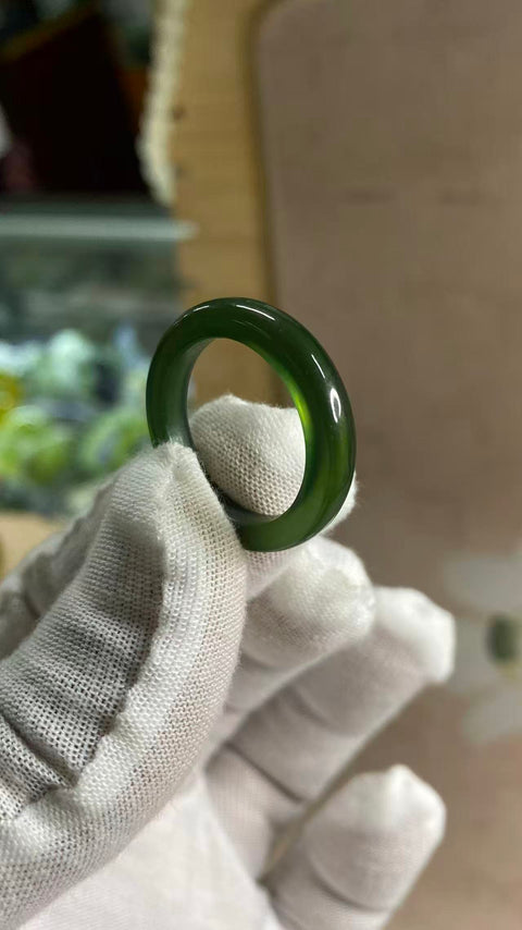 Cincin: Cincin hijau penuh giok Xiuyan yang indah, kaliber 20, termasuk pengiriman dan pajak
