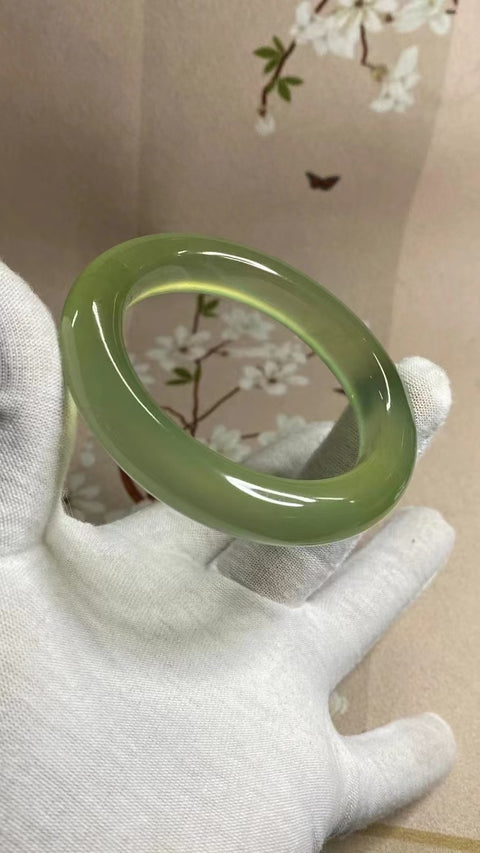 Gelang Hijau Es Giok Cui Giok Alami Ukuran 56-58mm Ukuran 57.1mm Lebar Samping 12.4mm & nbsp; Giok adalah semua pola yang terjadi secara alami secara acak