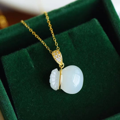 4113 Kalung Kantung Uang Giok Hetian Giok Alami Ukuran 12 * 14mm Kantung uang kecil yang sangat lucu dengan gaya yang bagus Sudah termasuk pajak pengiriman.
