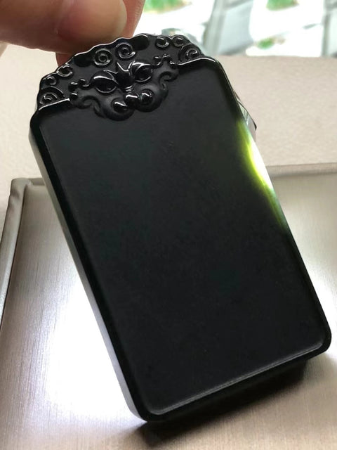 Liontin Giok Giok Lanolin Hijau Hetian Alami dengan Pola Naga Perdamaian dan Plakat Keselamatan Giok Giok halus dan hangat Warna giok lembut Ukuran 70 * 40 * 10mm Pengiriman dan pajak sudah termasuk.