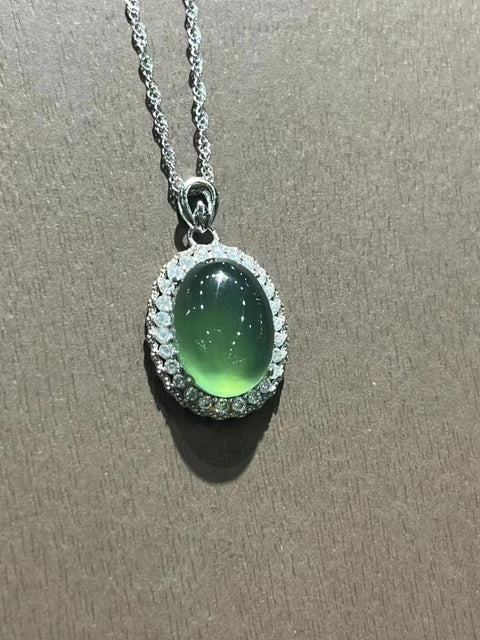 Kalung Giok Alami Ukuran 14 * 10mm & nbsp; Ditetapkan dalam 925 Giok Perak bersih dan halus Termasuk pajak pengiriman.