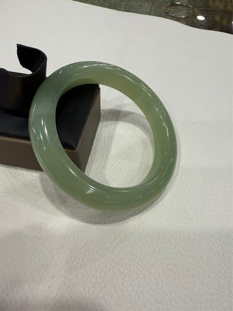Gelang giok Xiuyan yang indah, diameter dalam: 58mm, lebar samping 12,8mm, batu alam dihasilkan secara alami, polanya acak, termasuk pajak pengiriman