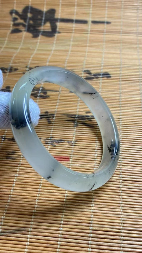 Gelang Tinta Giok Cui Cui Halus Ukuran 56-58mm Ukuran 57.7mm Lebar 12mm Giok halus dan hangat dengan warna-warna yang indah Pengiriman dan pajak sudah termasuk.
