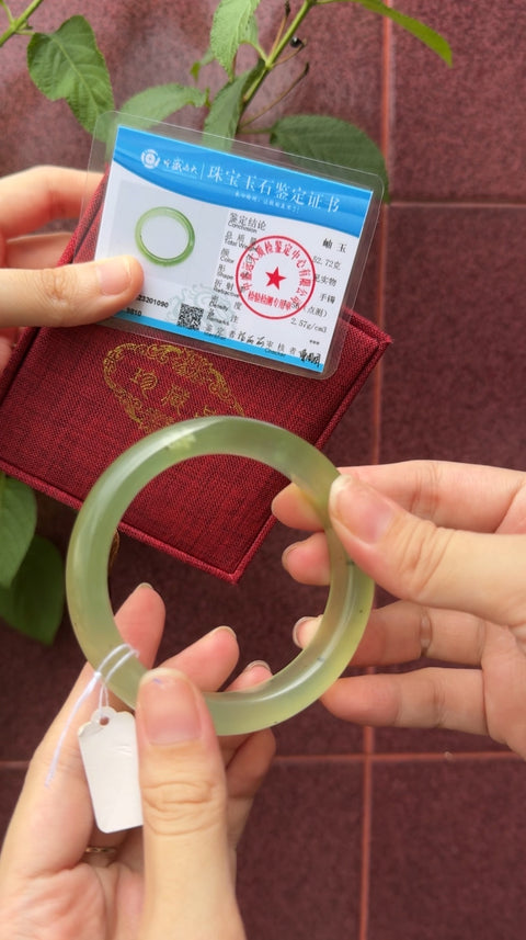 Gelang Giok Cui Alami Ukuran 56-58mm Ukuran 57mm & nbsp; Giok adalah semua yang terjadi secara alami Pola acak termasuk pajak pengiriman