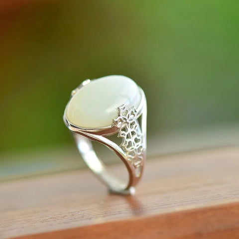 1381 Cincin Telur Giok Hetian Alami yang terbuat dari perak 925, giok yang bersih dan halus, penuh gaya dan elegan, sudah termasuk pajak pengiriman.