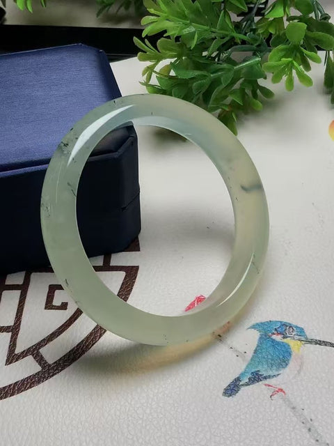 Gelang Tinta Es Batu Giok Cui Alami Ukuran 65.3 * 13.5 * 9mm Batu giok terjadi secara alami Pola acak termasuk pajak pengiriman