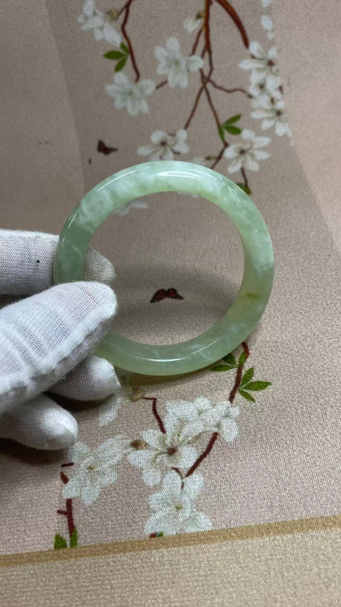 Gelang giok Xiuyan yang indah, diameter dalam: 54,5mm, lebar samping 11,2mm, batu alam dihasilkan secara alami, polanya acak, termasuk pajak pengiriman