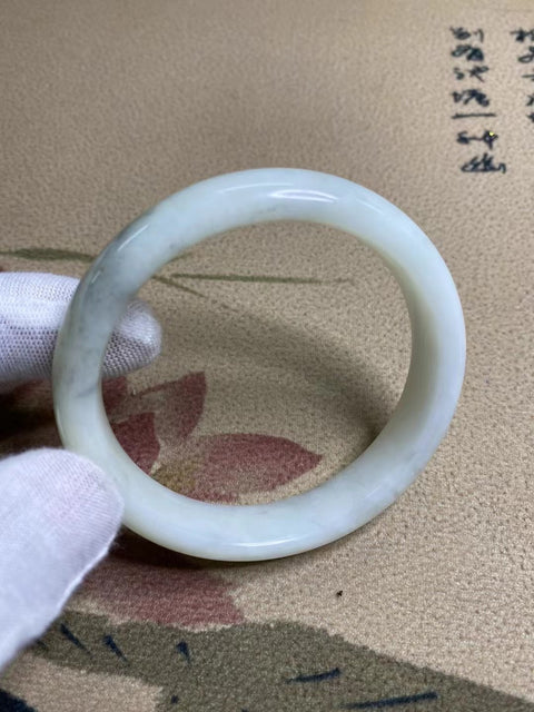 Gelang Giok Cui Alami Ukuran 59-61mm Ukuran 60.3mm Lebar Samping 13.2mm Giok terjadi secara alami Pola acak termasuk pajak pengiriman