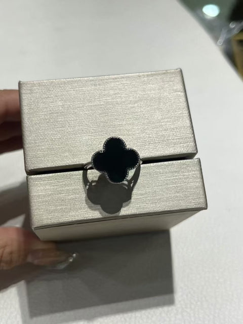 Cincin Semanggi Empat Daun Giok Tinta Giok Cui Giok Alami; Satu Gelap dan Satu Terang Ukuran 15,3 mm Sudah Termasuk Pajak Pengiriman