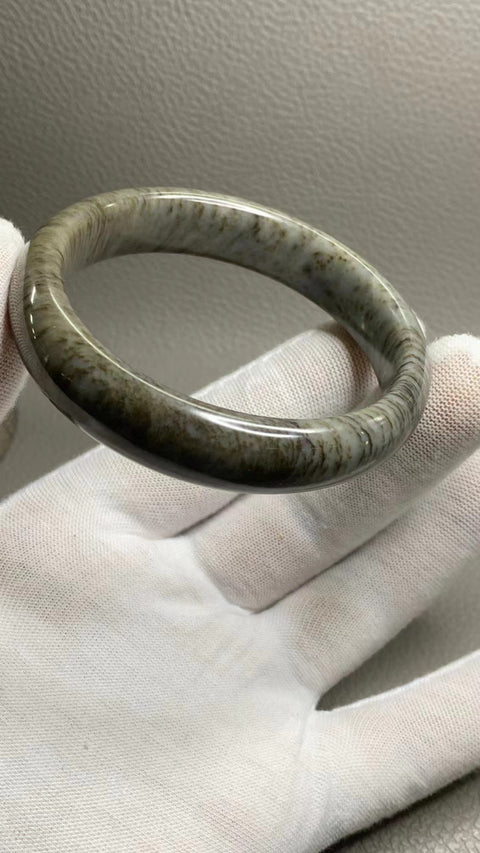 Gelang Bunga Gula Giok Hetian Alami Ukuran 54-56mm Ukuran 55.8mm Lebar Sisi 13mm Giok semuanya terjadi secara alami Pola acak Sudah termasuk pajak pengiriman.