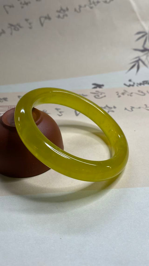 Gelang giok Xiuyan yang indah, bunga emas, emas menunjukkan kekayaan, diameter dalam: 57,2mm, lebar samping 11,4mm, batu alam dihasilkan secara alami, polanya acak, termasuk pajak pengiriman