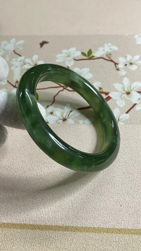 Gelang Gelang Milkcap Qingti Giok Cui 180 Bahan Alami Ukuran 58-60mm Ukuran 59.5mm Lebar Sisi 11.7mm Giok ini semuanya terjadi secara alami Pola acak Termasuk pajak pengiriman 202412071215