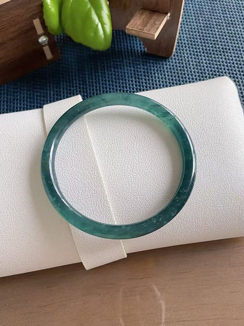 Gelang giok jadeite Blue Water, diameter 54 mm, ketebalan 6 mm. Semua batu alam terbentuk secara alami, gratis ongkos kirim dan pajak.
