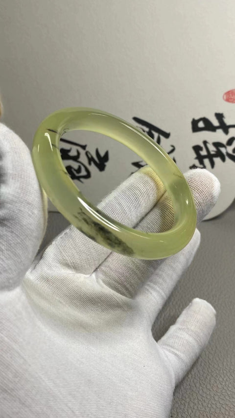 Gelang Tinta Giok Cui Alami di Atas Es Ukuran 55-57mm Ukuran 56.1mm Lebar Sisi 10mm Giok terjadi secara alami Pola acak Pengiriman dan pajak sudah termasuk.