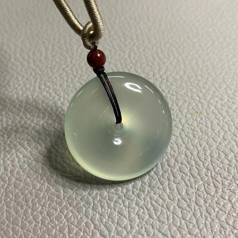 Liontin Giok Giok Cui Es Tinggi Alami & nbsp; Ukuran 31,5 * 9,6 mm; Giok bersih, halus dan hangat.