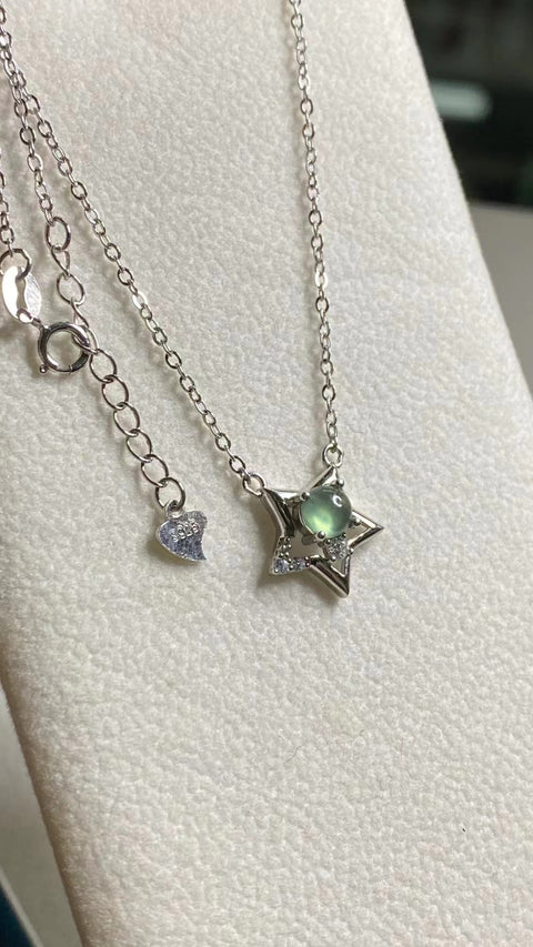 Kalung Bintang Giok Alami dari perak 925, giok yang bersih dan halus, ukuran 5mm, sudah termasuk ongkos kirim dan pajak.