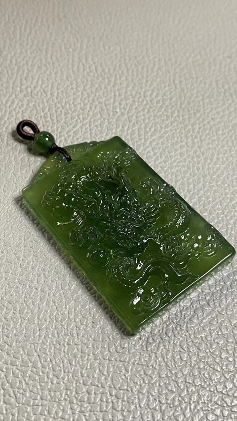 Liontin Giok Cui Alami (180) Ukuran: 62 * 37mm, halus dan hangat, gaya yang indah, sudah termasuk ongkos kirim dan pajak.