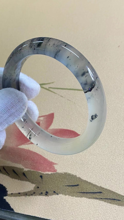 Gelang Percikan Tinta Ice Breed Giok Cui Giok Alami Ukuran 61-63mm Ukuran 62.8mm Lebar Sisi 13.6mm Giok semuanya terjadi secara alami Pola acak Pajak Pengiriman sudah termasuk.