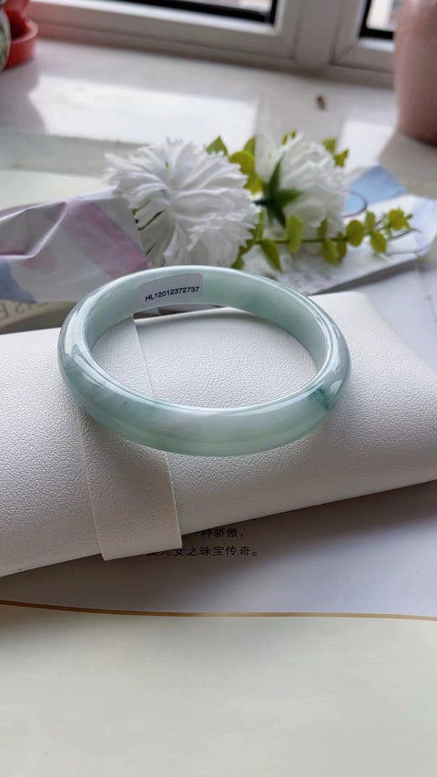 Gelang barang dari batu giok alami Batu giok bersih dan halus serta hangat Pola batu giok yang indah Ukuran 60mm Batu giok terjadi secara alami Pola acak & sudah termasuk pajak pengiriman