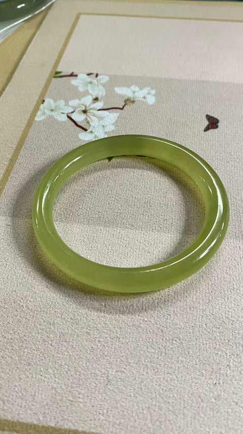 Gelang Kuning Kilat Giok Cui Giok Diameter 62,3 mm, Lebar sisi 10 mm, Giok ini terbentuk secara alami Pola acak Termasuk ongkos kirim dan pajak
