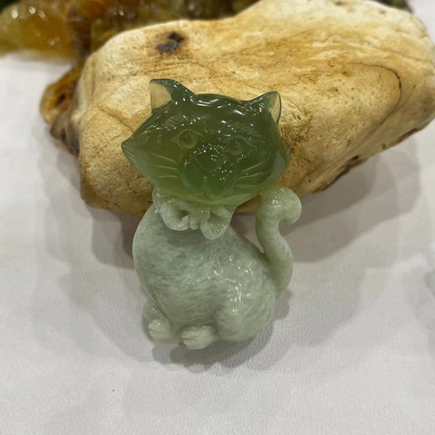 Kucing Keberuntungan: Liontin Giok Alami - Kucing Keberuntungan🐱, Ukuran: 46✖️28mm Sudah termasuk ongkos kirim dan pajak.