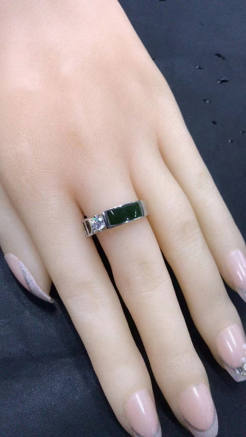 Cincin Jasper Alami yang terbuat dari perak 925 Ukuran 11 * 4mm Giok bersih, halus dan hangat; Gayanya sederhana dan bergaya; Bahan dalam kondisi sangat baik; Sudah termasuk ongkos kirim dan pajak.