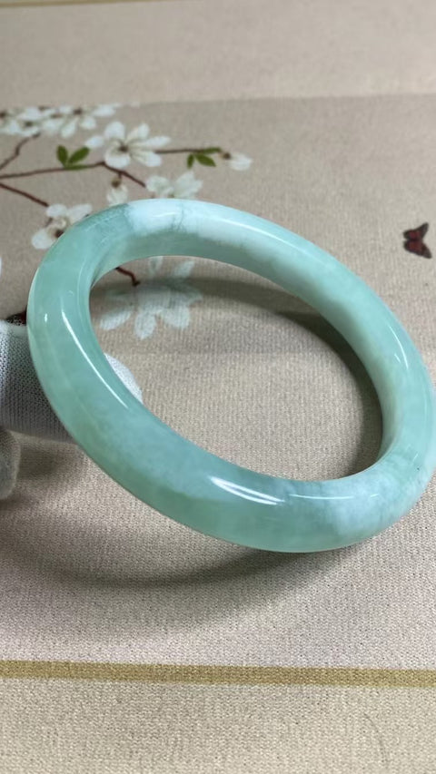 Gelang Jelly Celestite Giok Cui Jade Alami Ukuran 65-67mm Ukuran 66.2mm Lebar Sisi 12.3mm Giok terjadi secara alami Pola acak termasuk pajak pengiriman