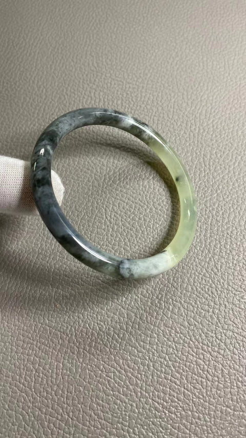 Harga Gelang Tinta Giok Giok Cui Alami Ukuran 57-59mm 58.5mm Giok secara alamiah Pola acak Pengiriman dan pajak sudah termasuk.