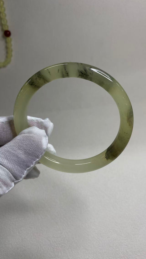 Gelang lukisan tinta giok Xiuyan yang indah, lukisan tinta alami, warna tinta yang indah, diameter dalam: 62.1, lebar samping 9.8mm, batu alam dihasilkan secara alami, polanya acak, termasuk pajak pengiriman