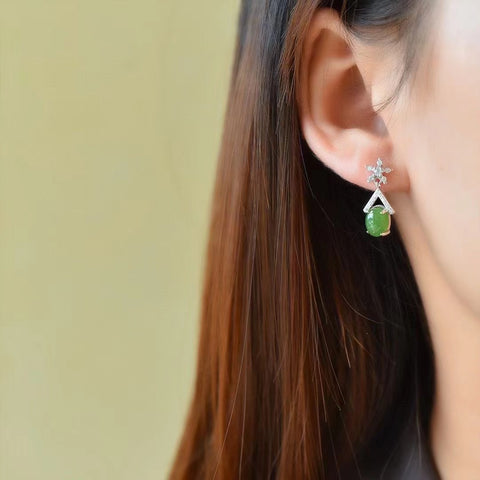Anting-Anting Batu Giok Jasper Telur Alami Giok halus, lembab dan penuh, pengerjaan yang indah, penuh gaya dan elegan.