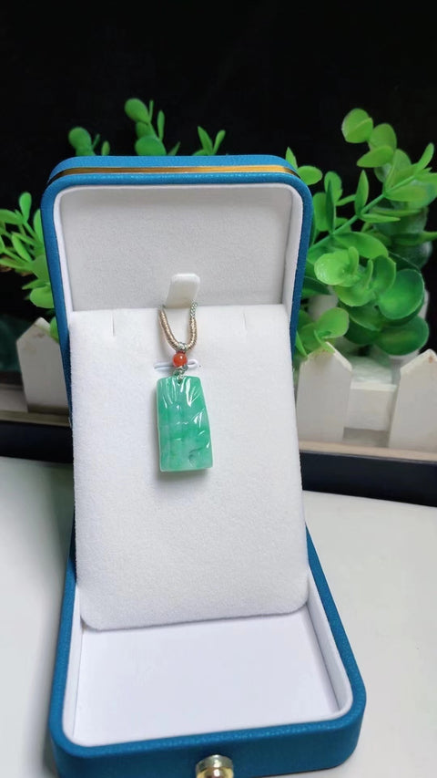 Giok Bambu Bambu Jadeite Alami Giok adalah bahan lubang tua yang bersih, halus dan hangat Ukuran 206 * 1.5 Sudah termasuk pajak pengiriman