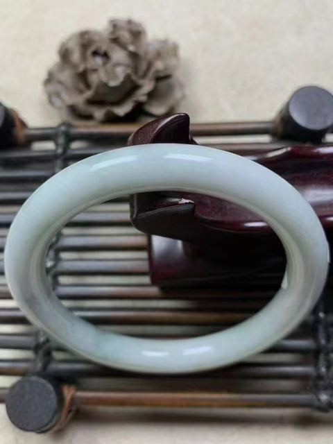 Gelang barang dari batu giok alami Ukuran 56.2mm Lebar sisi 8.7mm Batu giok terbentuk secara alami Pola acak Sudah termasuk pajak pengiriman